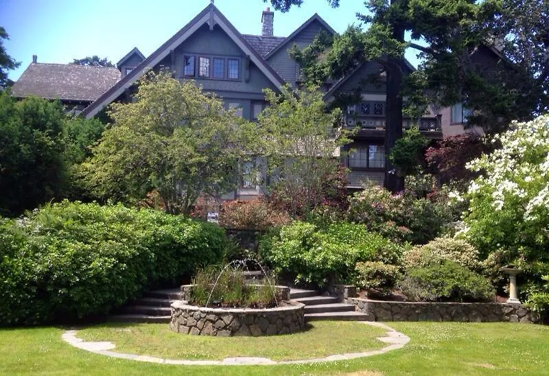English Inn Esquimalt Canada