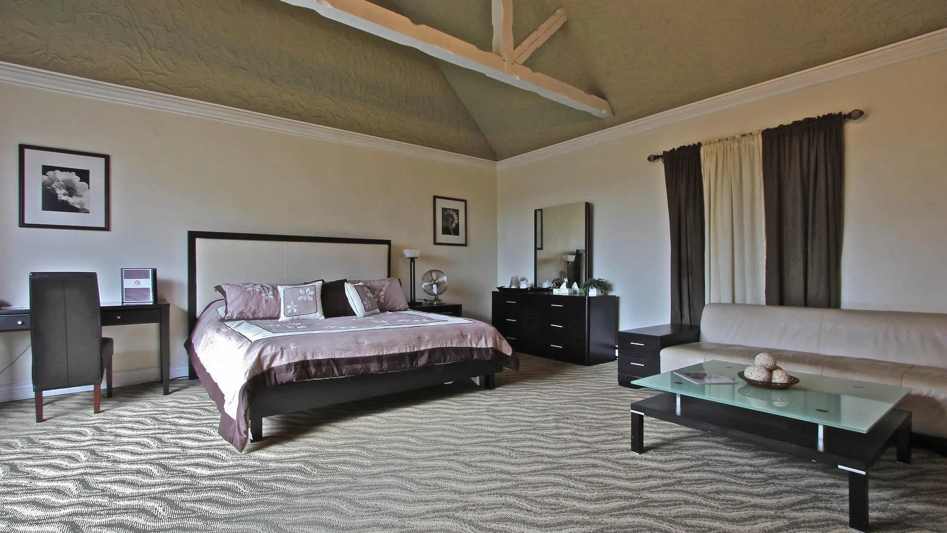 Hotel English Inn Esquimalt