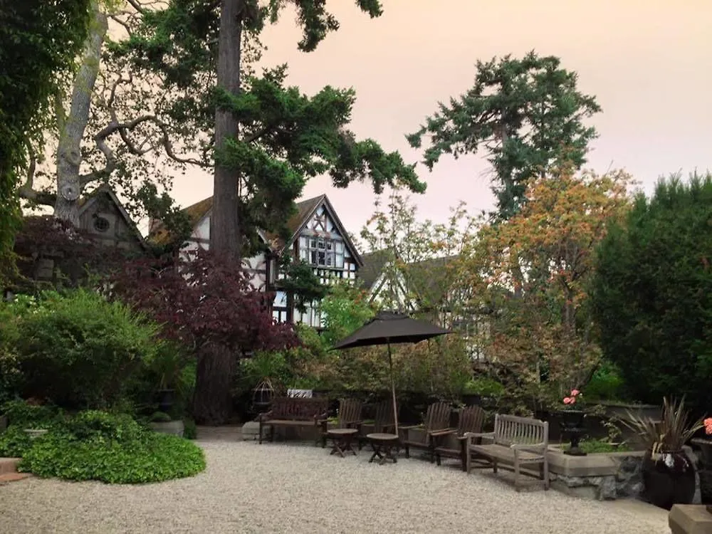 English Inn Esquimalt Canada