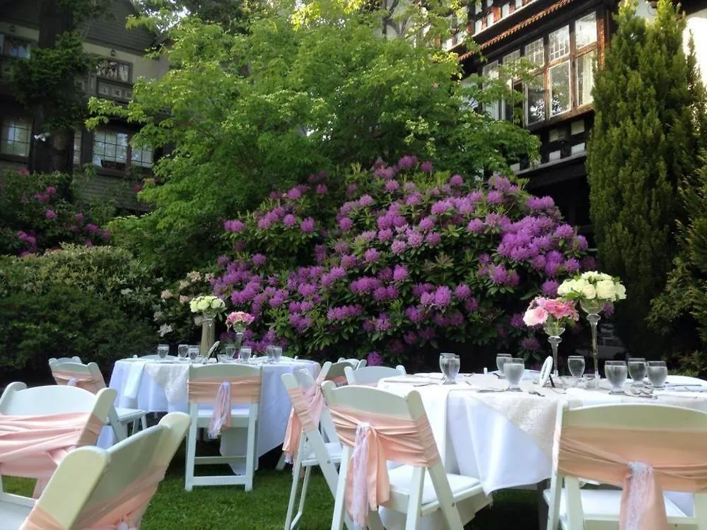 English Inn Esquimalt Hotel