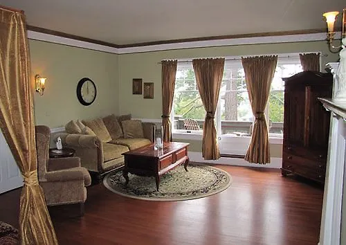English Inn Esquimalt 3*,