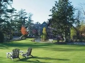 English Inn Esquimalt Hotel